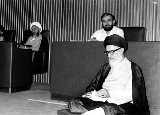 تصویری از آیت‌الله طالقانی که در تاریخ ماندگار شد