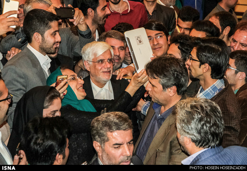 سلفی با مرد شماره یک انتخابات تهران!/ عکس