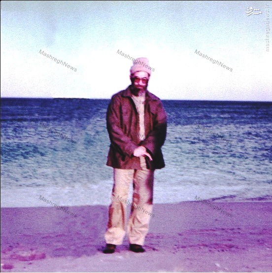 عکس‌ دیده‌‌‌نشده‌ از رهبری‌ در ساحل‌ دریا