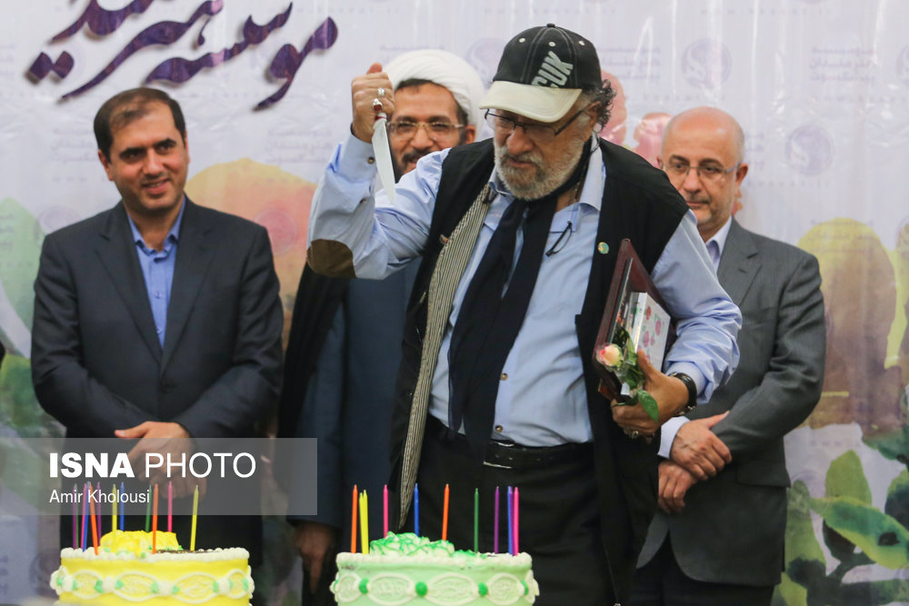 بریدن کیک به سبک داریوش ارجمند!/عکس