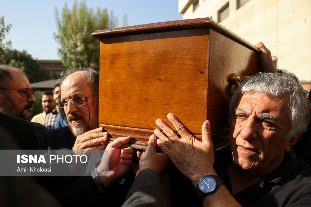 رضا کیانیان و امین تارخ در تشییع جنازه داوود رشیدی/عکس