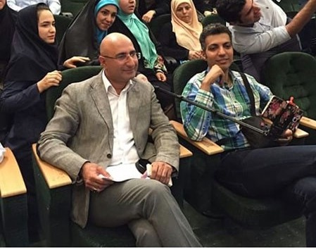 سلفی دانشجوی دختر با عادل فردوسی پور/عکس