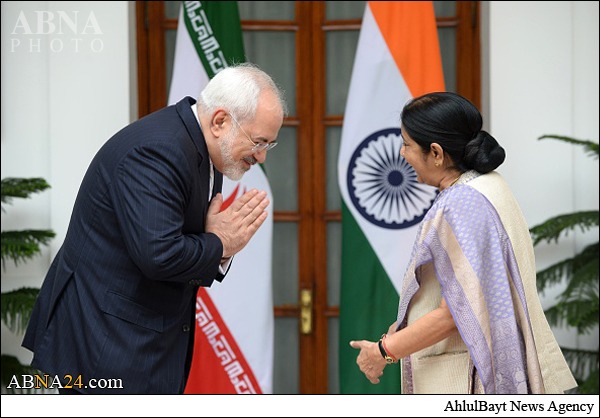 احترام هندی ظریف به همتای خود/عکس