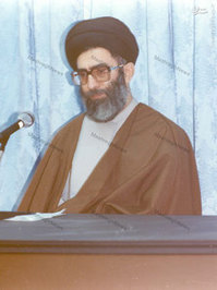 آیت الله خامنه ای در جلسه پرسش و پاسخ با طلاب حوزه علمیه قم در سال 1365 