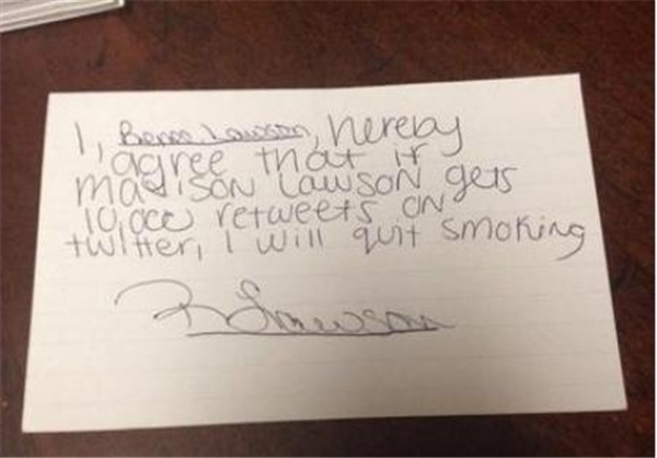 روش دو خواهر برای ترک سیگار مادر+عکس