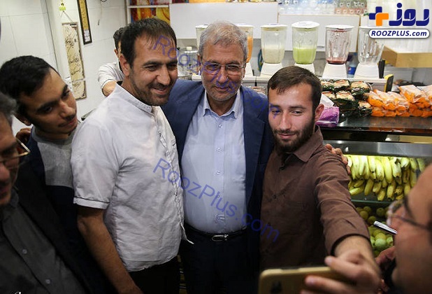 عکس سلفی دیدنی وزیر کار در آبمیوه فروشی