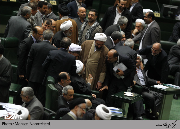 رسایی بالای سر روحانی/ عکس