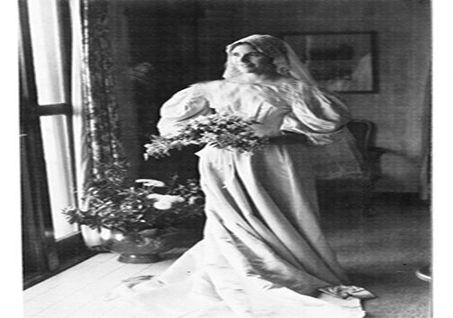 لباسی که 11 نسل از یک خاندان را به خانه بخت فرستاده است ! + تصاویر