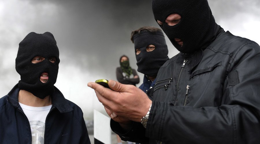 حمله مردان نقابدار به مدرسه‌ای در روسیه