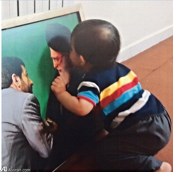 ضرغامی در حال دریافت تذکر از رهبری (عکس)