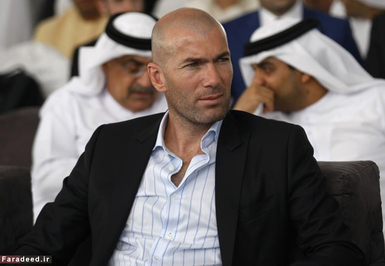 زیدان ستاره سابق و مدیر ورزشی رئال مادرید در جریان کنفرانسی در 