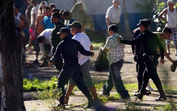 تصاویر : شورش مرگبار زندانیان در گواتمالا