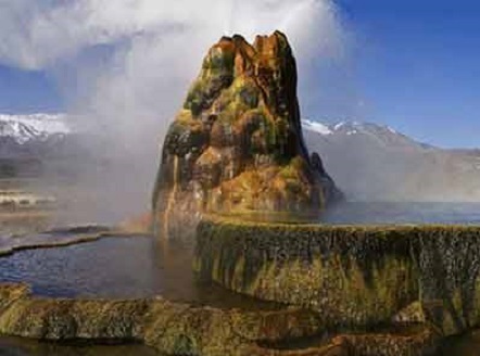 عجیب ترین آب گرم دنیا در آمریکا(+عکس)