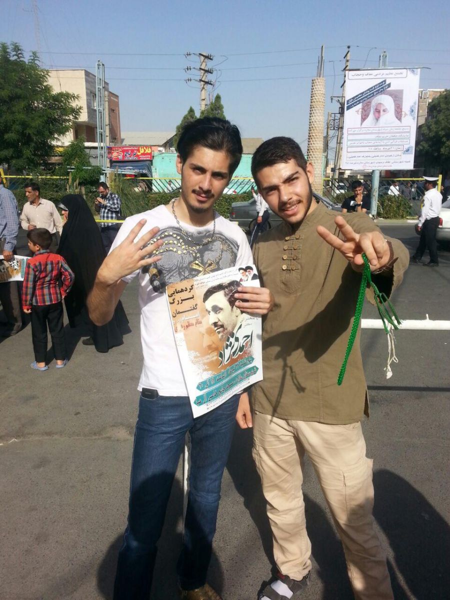 پوستر تبلیغاتی احمدی نژاد در ملارد/ عکس