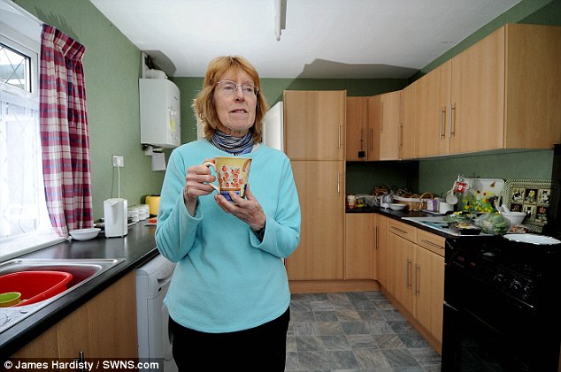 این خانم انگلیسی خسیس‌ترین فرد شناخته شده / این خانم به ناخن خشکی خود می‌نازد!!!