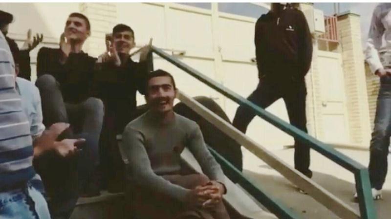 جویندگان یک لقمه نان در زیر بهمن، لای مین ها