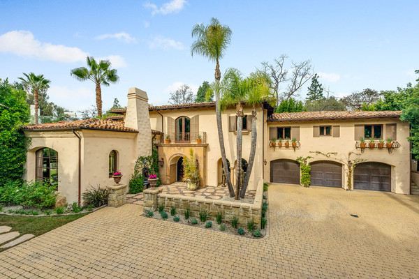 معماری این خانه به سبک توسکانی است و در سال 2007 میلادی توسط آرشیتکتی موسوم به «باب ایستون» طراحی شده.