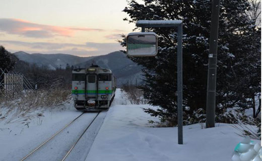 سه سال فعالیت خط قطار فقط به خاطر یک دانش آموز +عکس