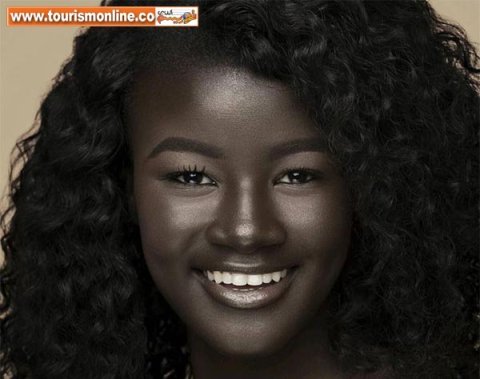 مدل سیاه پوستی با رنگی متفاوت