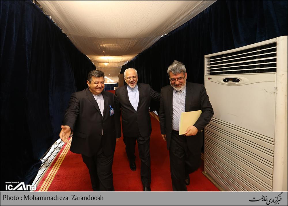 ظریف در مراسم افتتاحیه مجلس دهم/ عکس