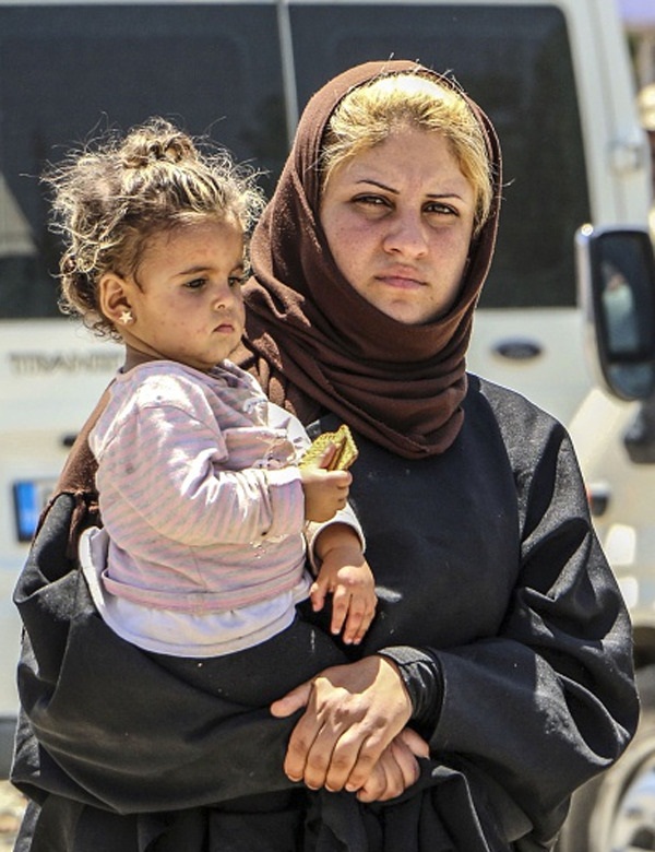 تصاویر : فرار هزاران سوری به خاک ترکیه