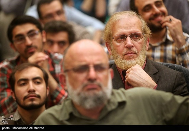 پدر همسر مهناز افشار در جمع حامیان رئیسی/عکس