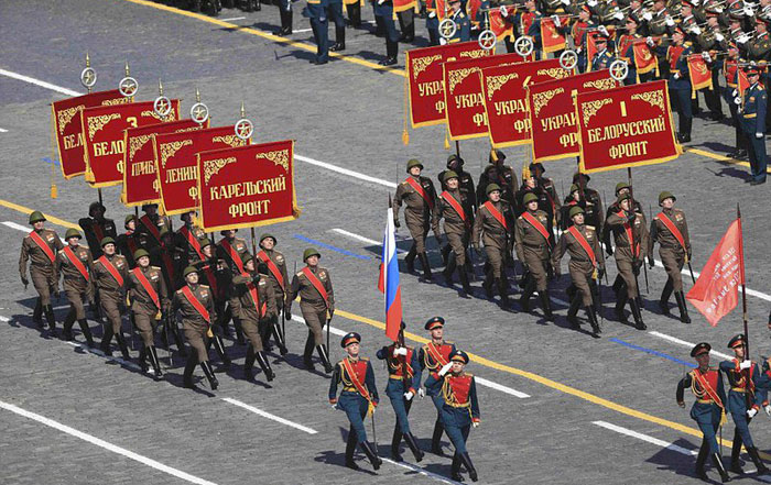 (تصاویر) قدرت‌نمایی پوتین در میدان سرخ