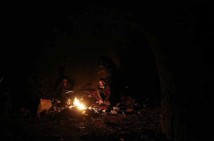 (تصاویر) بزم شبانه معتادان در پارک‌های تهران