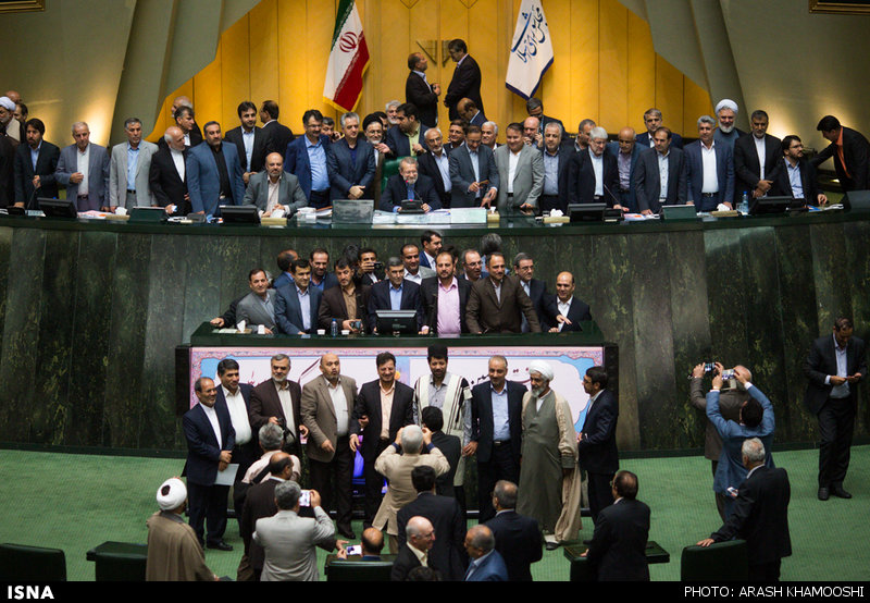 عکسی از نمایندگان که در تاریخ ثبت می شود