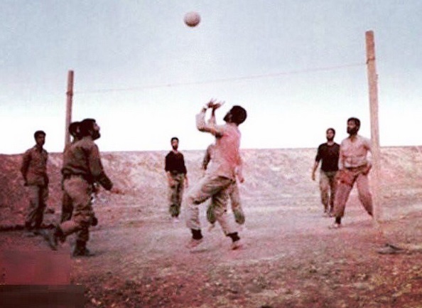 والیبال بازی کردن قهرمانان ابدی/ عکس