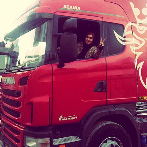 ماشین جدید سحر قریشی + عکس