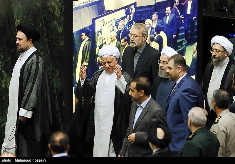 ژست همیشگی هاشمی در مجلس/ عکس