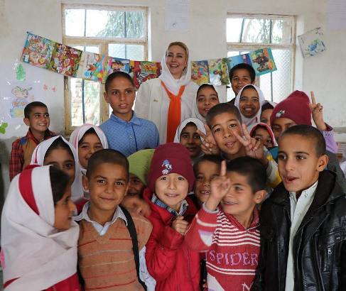 آنا نعمتی در مدرسه ای در شهر زابل 1