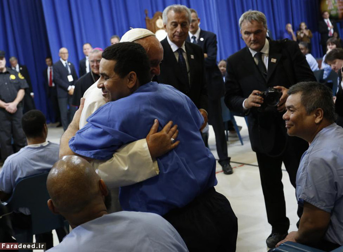 (تصاویر) پاپ فرانسیس در زندان