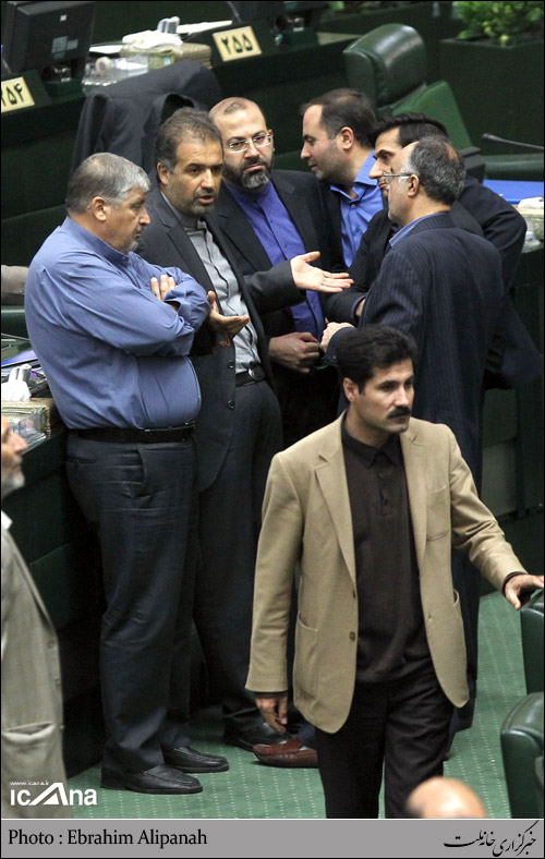 گعده نمایندگان در صحن علنی مجلس/ عکس