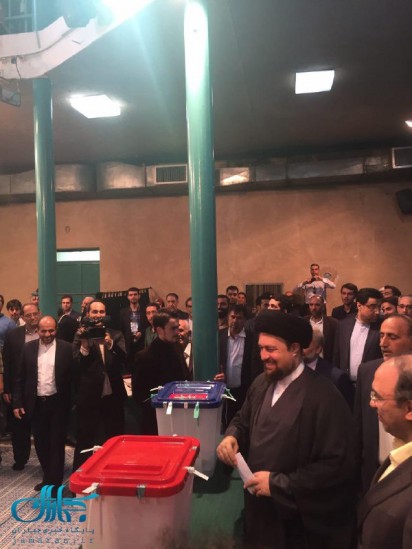 سید حسن خمینی رای خود را به صندوق انداخت/عکس
