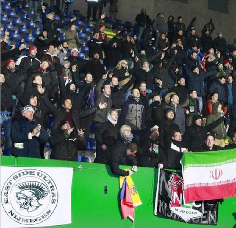 پرچم ایران در ورزشگاه نایمخنی ها/عکس