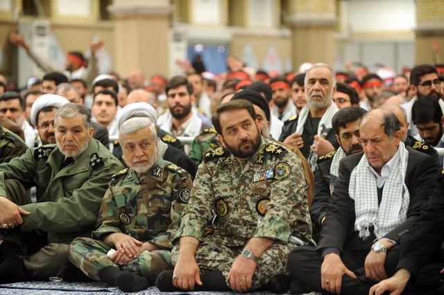 لباس عملیاتی فرمانده ارتش در دیدار امروز با رهبر انقلاب/عکس