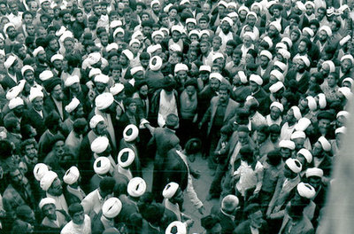  آیت الله العظمی سید محمدرضا گلپایگانی در مراسم تشییع حجت الاسلام سید محمد حسن بروجردی (فرزندآیت الله بروجردی)