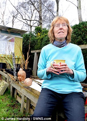 این خانم انگلیسی خسیس‌ترین فرد شناخته شده / این خانم به ناخن خشکی خود می‌نازد!!!