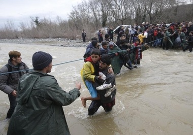  تقلای پناهجویان برای عبور از مرزهای یونان و مقدونیه 