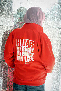 عکس/تبلیغ دختر آمریکایی برای حجاب