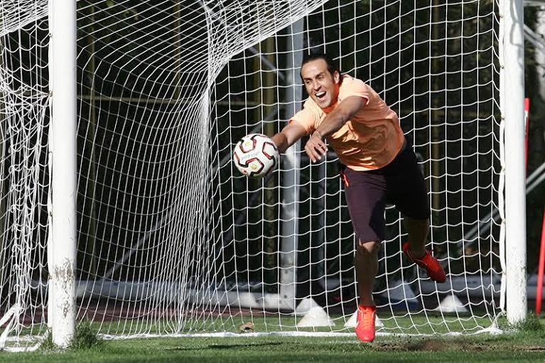 عکس/ وقتی علي کريمي دروازه‌بان شد