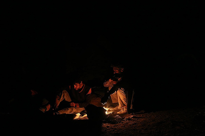 (تصاویر) بزم شبانه معتادان در پارک‌های تهران