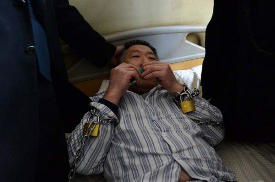 مردی که زورکی از بیمارستان مرخص شد+عکس