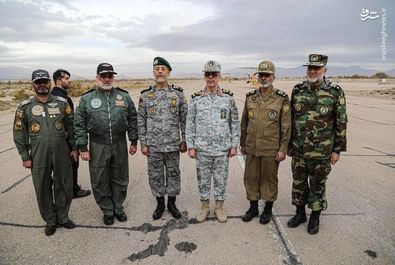 تصاویر سرلشکر باقری و فرمانده ارتش در پایگاه هوانیروز کرمان